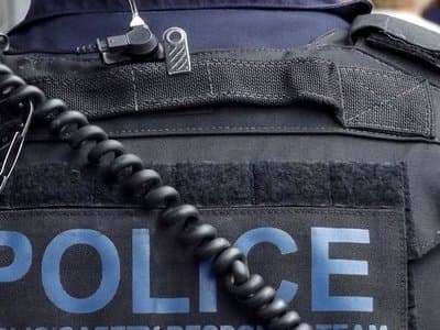 Victoria police seize nearly $1 million in cannabis from a car near the Victoria-NSW border